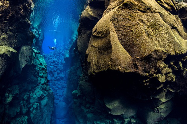 Bí mật không tưởng tại rãnh nứt tử thần của Trái Đất - Ảnh 11.