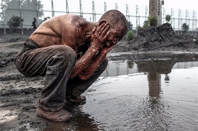 Chùm ảnh về công nhân mỏ ở Trung Quốc sẽ cho người ta thấy công cuộc mưu sinh vất vả ra sao - Ảnh 10.