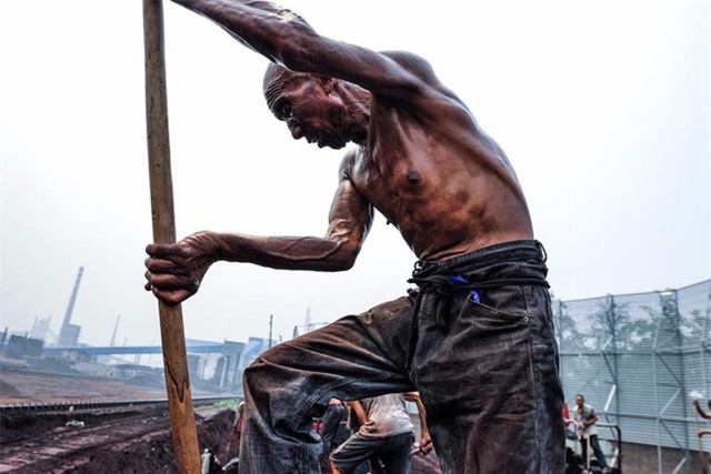 Chùm ảnh về công nhân mỏ ở Trung Quốc sẽ cho người ta thấy công cuộc mưu sinh vất vả ra sao - Ảnh 3.