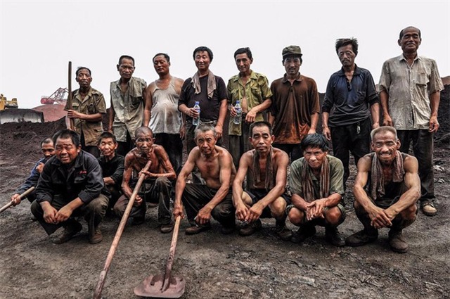 Chùm ảnh về công nhân mỏ ở Trung Quốc sẽ cho người ta thấy công cuộc mưu sinh vất vả ra sao - Ảnh 5.