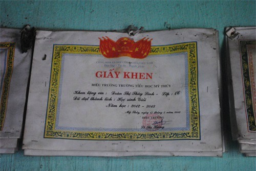 nguoi cha than hinh ky di nuoi 2 con hoc gioi - 2