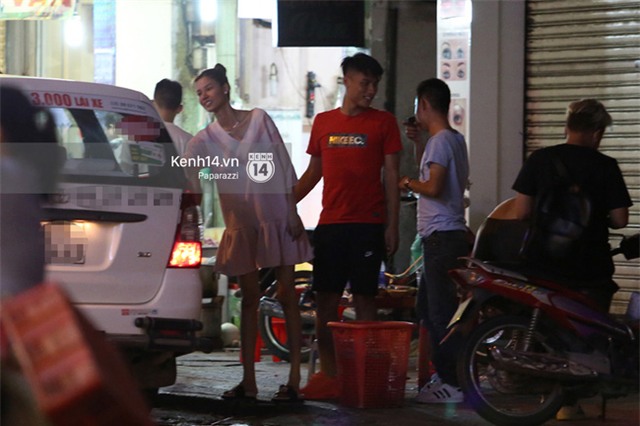 Mạc Hồng Quân - Kỳ Hân tình cảm đi ăn ốc giữa đêm trước ngày tổ chức tiệc cưới - Ảnh 11.