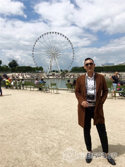 Mẹ Kỳ Duyên đi du lịch cùng con gái 0