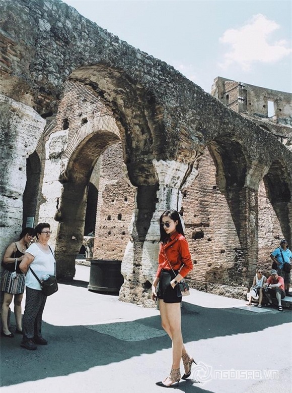 Mẹ Kỳ Duyên đi du lịch cùng con gái 3