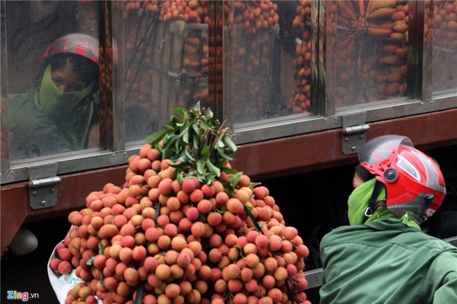 Xe vai thieu ngap cho ven quoc lo, un tac keo dai hinh anh 12