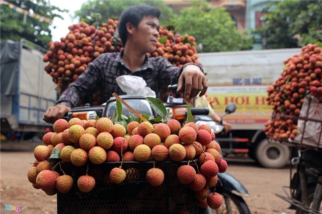 Xe vai thieu ngap cho ven quoc lo, un tac keo dai hinh anh 13