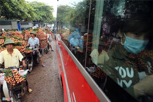 Xe vai thieu ngap cho ven quoc lo, un tac keo dai hinh anh 6