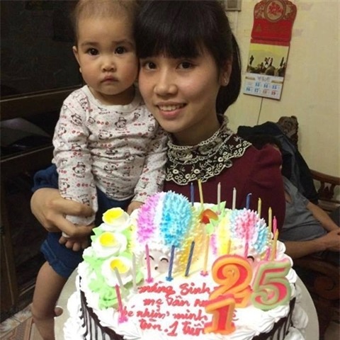 Hy huu: Be gai sinh cung gio, ngay, thang voi me minh