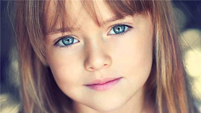 3 be gai xinh noi tieng khap the gioi vi doi mat dep hut hon - 6