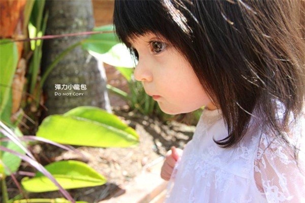 3 be gai xinh noi tieng khap the gioi vi doi mat dep hut hon - 7