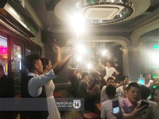 Mạc Hồng Quân - Kỳ Hân đi quẩy cùng bạn bè sau tiệc cưới - Ảnh 13.
