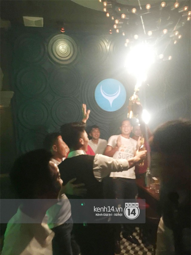 Mạc Hồng Quân - Kỳ Hân đi quẩy cùng bạn bè sau tiệc cưới - Ảnh 17.