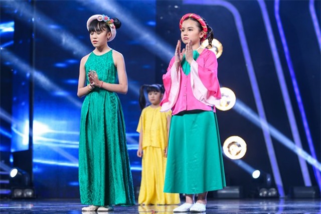 Toc Tien mau thuan voi Van Mai Huong tren ghe nong hinh anh 3