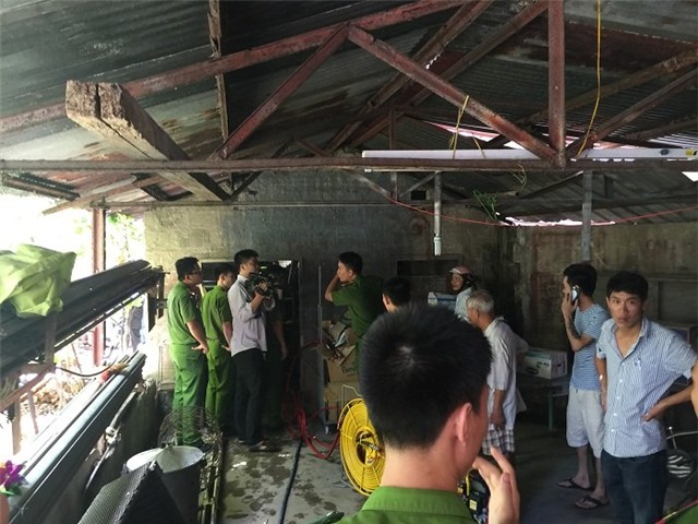 cảnh sát, cảnh sát phá tường, cứu tên trộm, trốn trong cống