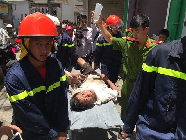 cảnh sát, cảnh sát phá tường, cứu tên trộm, trốn trong cống