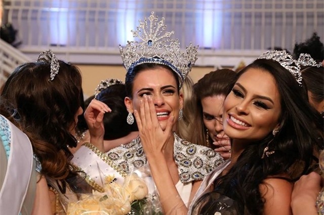 Ve dep nong bong cua tan Hoa hau Brazil hinh anh 2