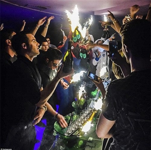 choang voi su chiu choi cua con nha giau tren instagram hinh anh 12