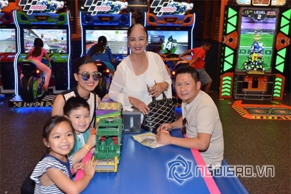 Vợ cũ và tình mới Bằng Kiều thân thiết trong tiệc sinh nhật con 4