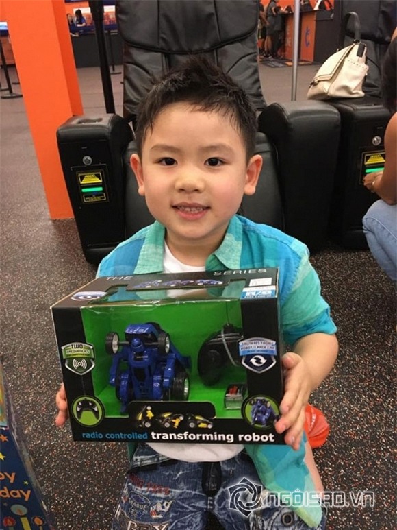 Vợ cũ và tình mới Bằng Kiều thân thiết trong tiệc sinh nhật con 5