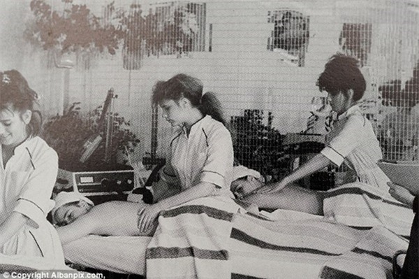 Victoria Beckham từng làm người mẫu ảnh ở tuổi 15