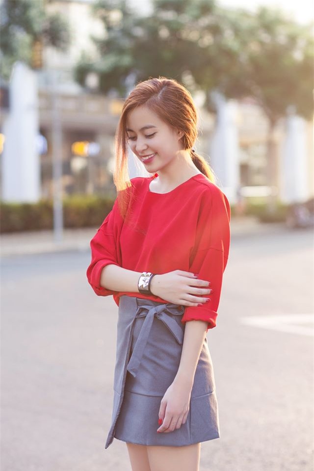 sao viet tuan qua: hoang thuy linh mac gi cung xinh yeu! - 1