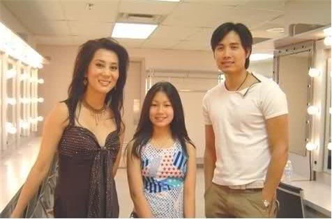 Nhan sắc 3 thế hệ của gia đình MC Nguyễn Cao Kỳ Duyên - Ảnh 8.