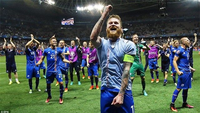 Vì sao tên các tuyển thủ Iceland đều kết thúc với vần son? - Ảnh 1.
