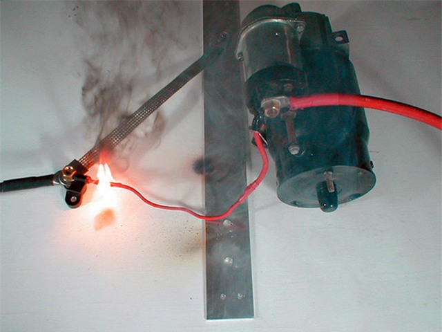 6 sai lầm khi dùng đồ điện có thể khiến bạn trả giá bằng cả tính mạng - Ảnh 8.