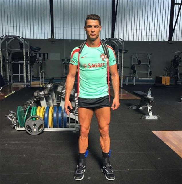 Ronaldo khoe điều khiến Ba Lan phải sợ - Ảnh 1.
