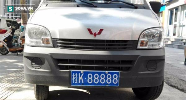 Mua biển số đẹp với giá khủng, chủ xe rước phiền toái vào người - Ảnh 1.