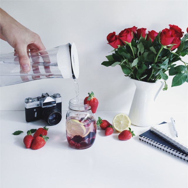 Đây là những gì sức khỏe phải chịu khi bạn thường xuyên uống nước đá - Ảnh 1.