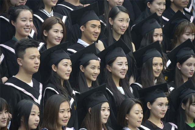 Trai đẹp gái xinh tề tựu trong lễ tốt nghiệp ở ngôi trường sản sinh ra các thần tiên tỷ tỷ - Ảnh 7.