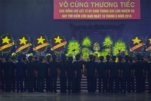 Khan tang nhuom trang nha tang le Bo Quoc phong hinh anh 1