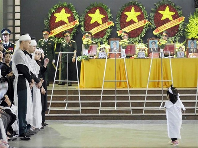 Khan tang nhuom trang nha tang le Bo Quoc phong hinh anh 3