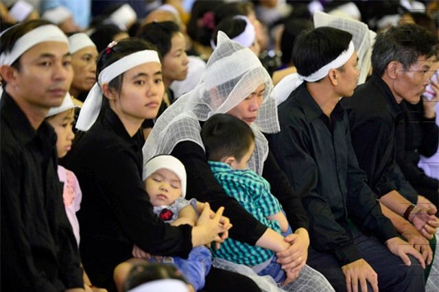 Khan tang nhuom trang nha tang le Bo Quoc phong hinh anh 5