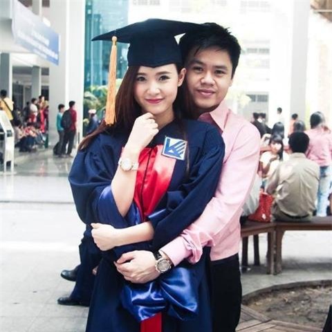 Phan Thành đeo lại nhẫn đính hôn với Midu? - Ảnh 1.