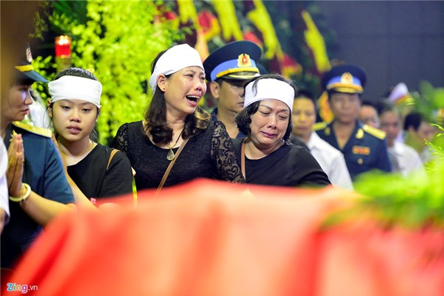 Khoanh khac lay dong long nguoi tai le tang 9 quan nhan hinh anh 10