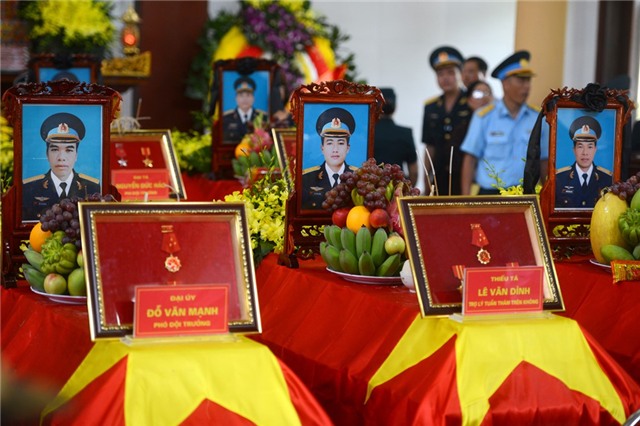 Khoanh khac lay dong long nguoi tai le tang 9 quan nhan hinh anh 19