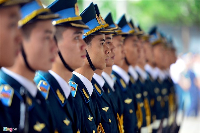 Khoanh khac lay dong long nguoi tai le tang 9 quan nhan hinh anh 2