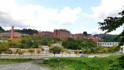 Nu sinh Viet tai Nhat chia se cach vua di hoc vua co tien gui ve cho gia dinh