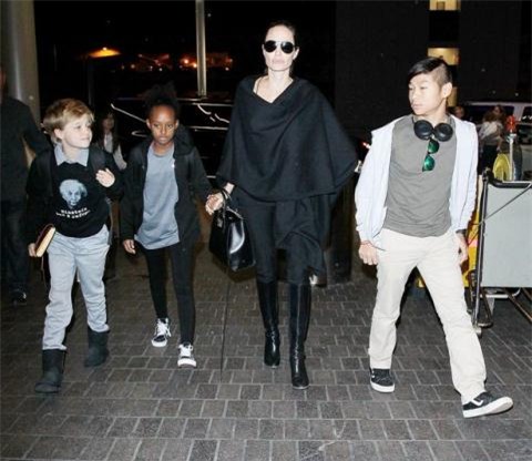 Ba me noi tieng Hollywood - Angelina Jolie nuoi day 6 dua con cua minh nhu the nao?