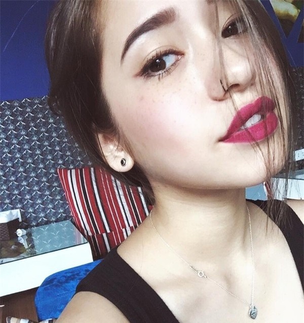 Dàn hot girl, người đẹp Việt mê tít trào lưu mày cong, môi dày