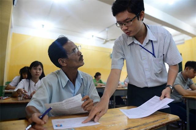 Hai cap sinh doi thi cung phong hinh anh 11