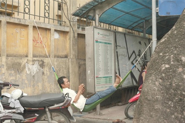 Sau 2/3 thoi gian thi mon Toan, mot so thi sinh ra ve hinh anh 5