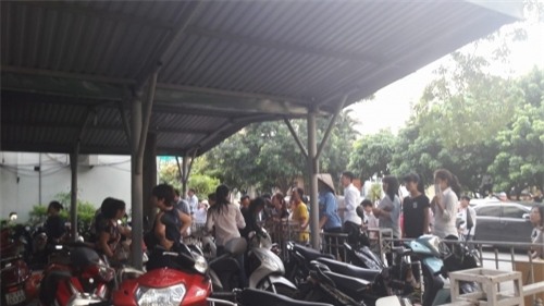 ĐH Sư phạm Hà Nội cháy lớn, thí sinh thi THPT 2016 chạy toán loạn - Ảnh 2