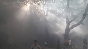 ĐH Sư phạm Hà Nội cháy lớn, thí sinh thi THPT 2016 chạy toán loạn - Ảnh 3