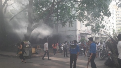 ĐH Sư phạm Hà Nội cháy lớn, thí sinh thi THPT 2016 chạy toán loạn - Ảnh 4