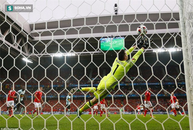 Gareth Bale lặng tiếng, Wales ngược dòng gửi Quỷ đỏ về nước - Ảnh 2.