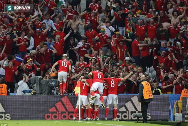 Gareth Bale lặng tiếng, Wales ngược dòng gửi Quỷ đỏ về nước - Ảnh 13.