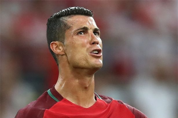 Ronaldo là siêu sao, Ronaldo có quyền vỗ ngực - Ảnh 3.